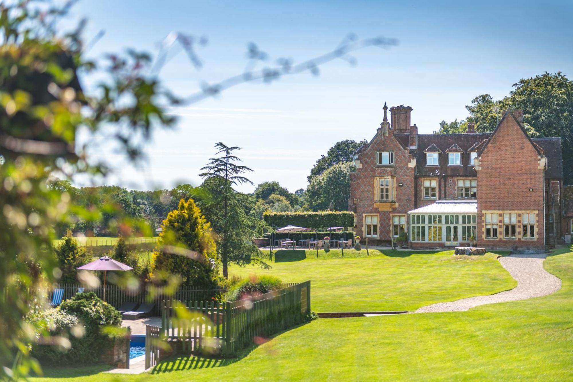 Burley Manor Hotel Exterior photo